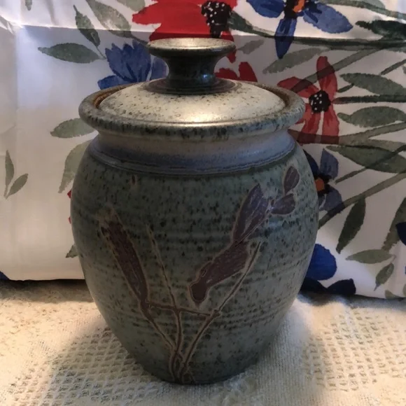 Vtg Studio Stoneware Pottery Lidded Vessel W/Decoration, Signed & dated 9”x6.5” - Picture 4 of 10